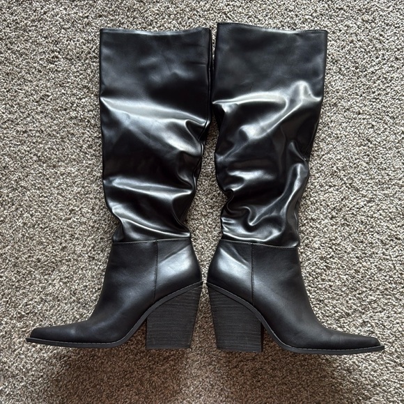 Charles By Charles David Black Heeled Boots - Picture 2 of 8